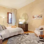 Apartamento Casa Rosemary, Convenient 3 Bedrooms Flat In With Air Conditioning